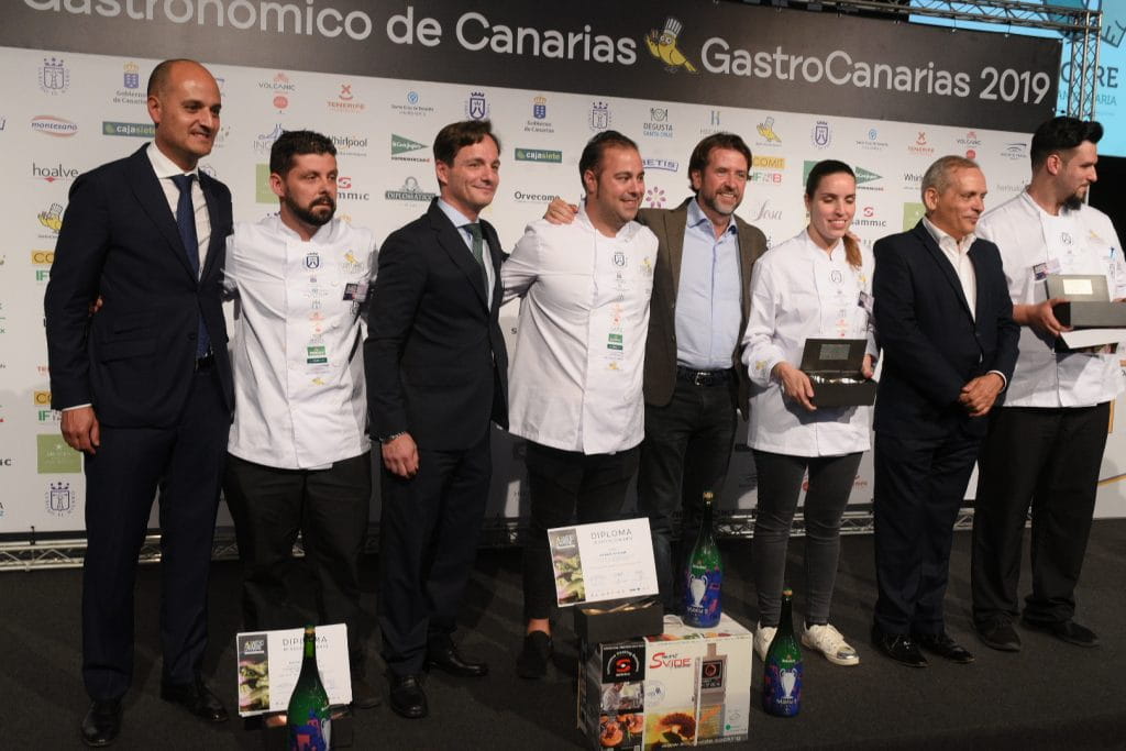 recogiendo premios chef heineken